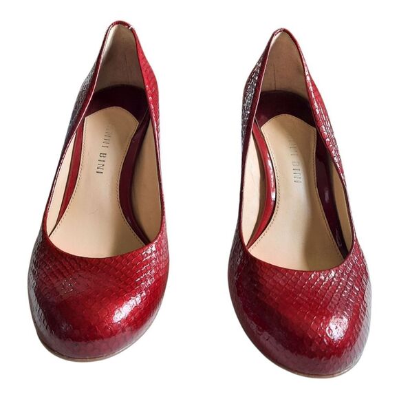 Gianni Bini Red Heels Classic Elegance - Picture 3 of 7